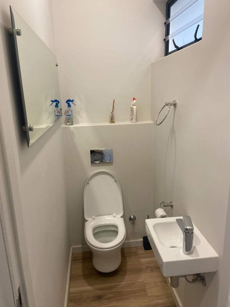 Guest Toilet 