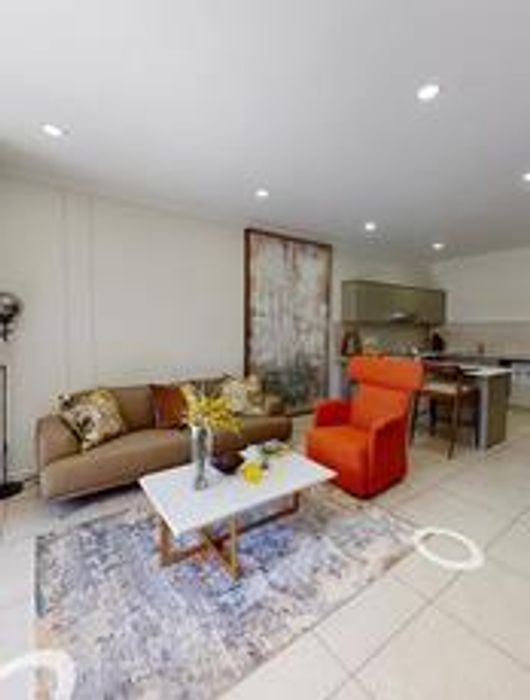 For Sale: 2-Bedroom Apartment in Greenstone Hill with Pet-Friendly Garden and Parking.