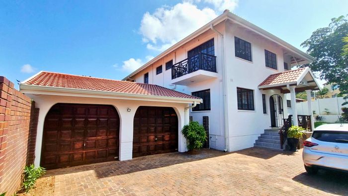 Athlone House For Sale: 4 beds, pool, cottage, double garage on 1,072 m².
