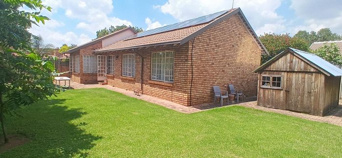 For Sale: House in Beyerspark Ext 13 with 2 beds, garage, and parking.