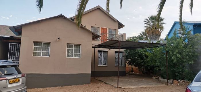 For Sale: House in Hochland Rand with spacious yard and ample parking.