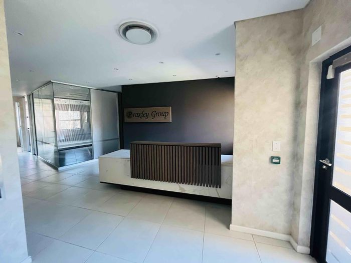 Prime Melrose Office To Rent: Modern Fit-Out, Boardroom Balcony, Nearby Amenities.