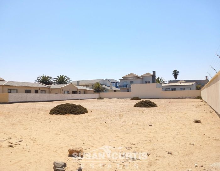 Vogelstrand Vacant Land Residential For Sale: Large, walled erf near the beach.