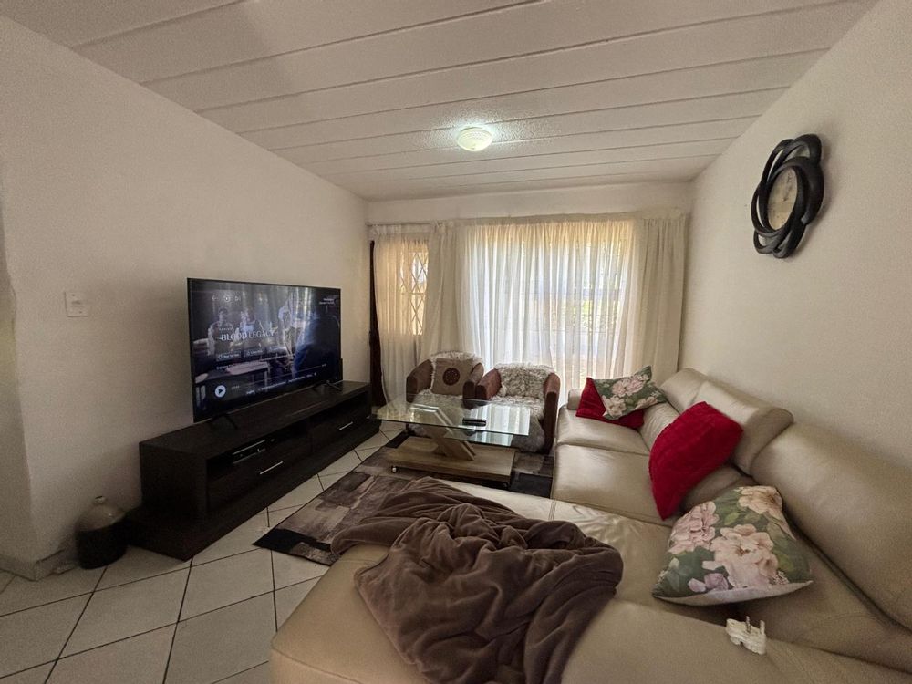 Lounge Looking to veranda