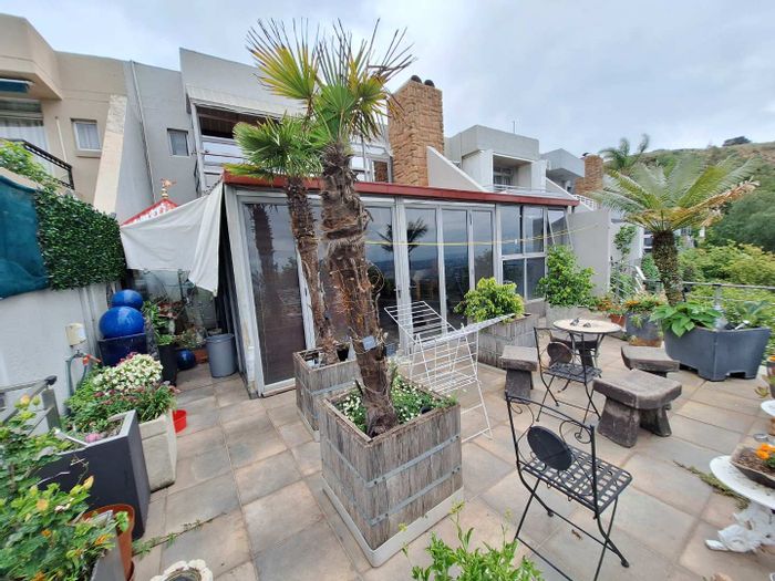 Spacious Northcliff townhouse to rent with panoramic views and multiple entertainment areas.