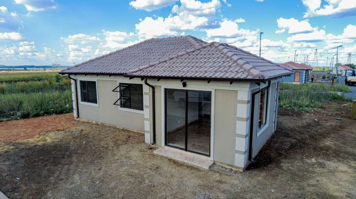 Reigerpark House For Sale: 3 bedrooms, full title, no deposit, customizable finishes.