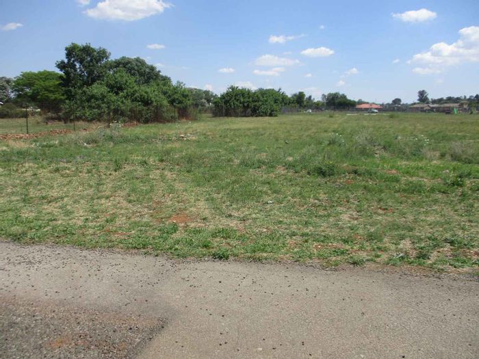 Vacant Land Residential for Sale in Kookrus - 1,044 m², water and electricity available.