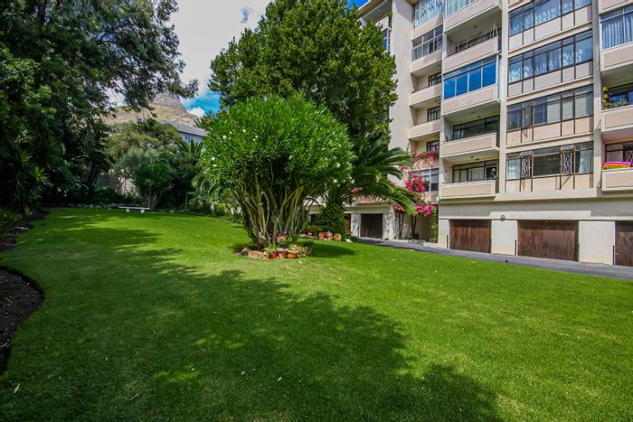 Property #2215282, Apartment pending sale in Sea Point