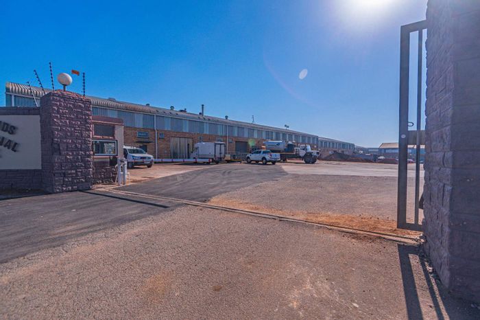 Industrial unit to rent in Waterfall Central with office, parking, and security.