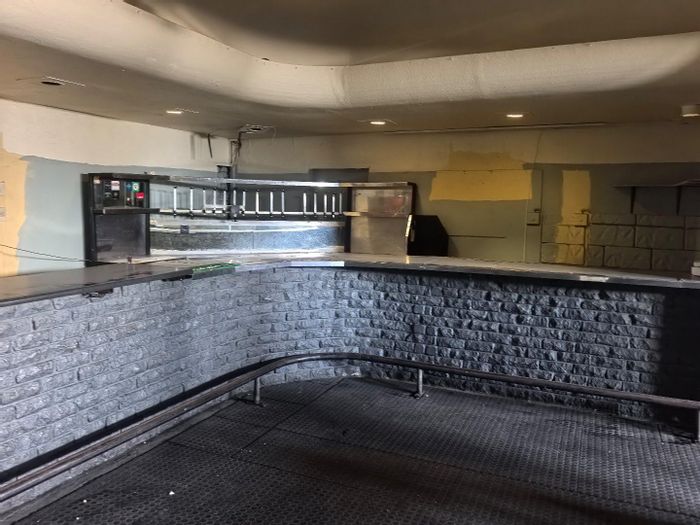 Mixed Use Bar Space To Rent in Swartkops - Historic Venue with 150 m².