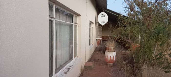 For Sale: 7489ha Farm in Mariental Central with Extensive Amenities and Facilities