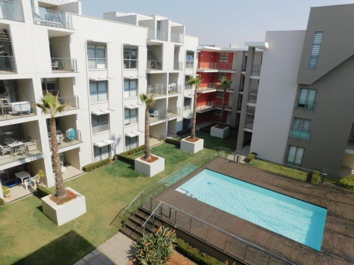 Houghton Estate Apartment To Rent: 1 Bed, Gym, Pool, Secure Parking, Close to Sandton.