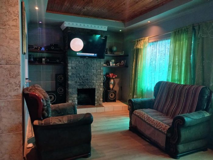 Property #2430954, House For Sale in Malibu Village