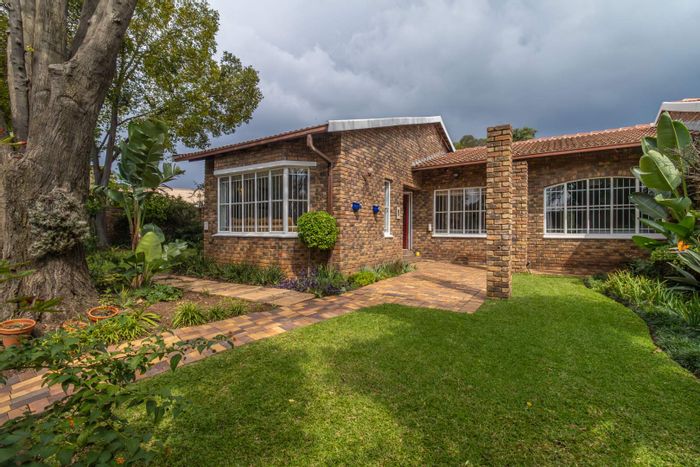 For Sale: River Club Townhouse with garden, pool, and secure parking.