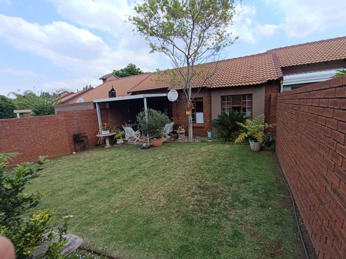 Property #2423687, Townhouse Rental Monthly in Eco Park