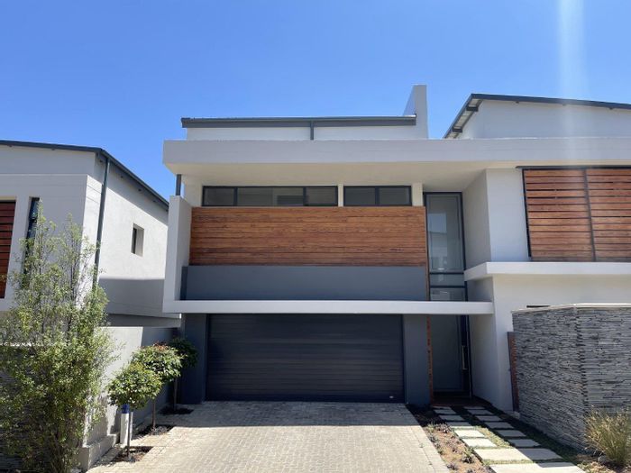Bryanston House For Sale: 4 beds, pool, staff quarters, 24/7 security.