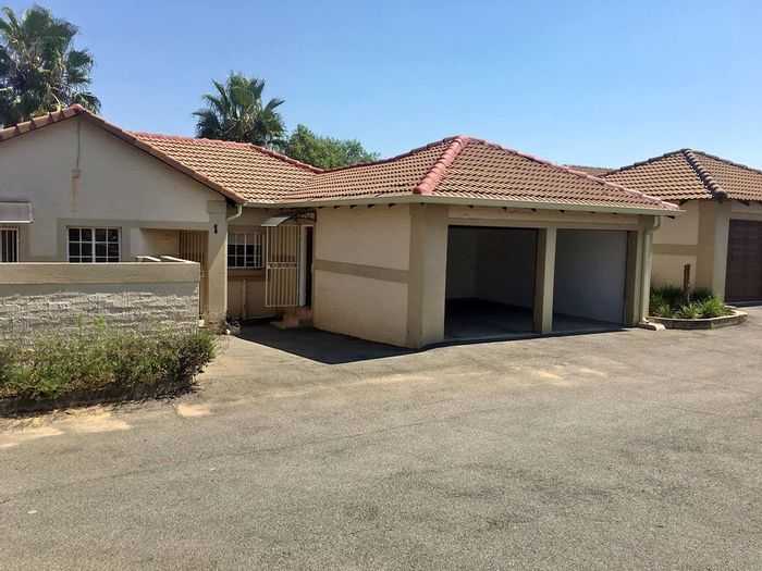 Property #2192005, Townhouse for sale in Kyalami Hills
