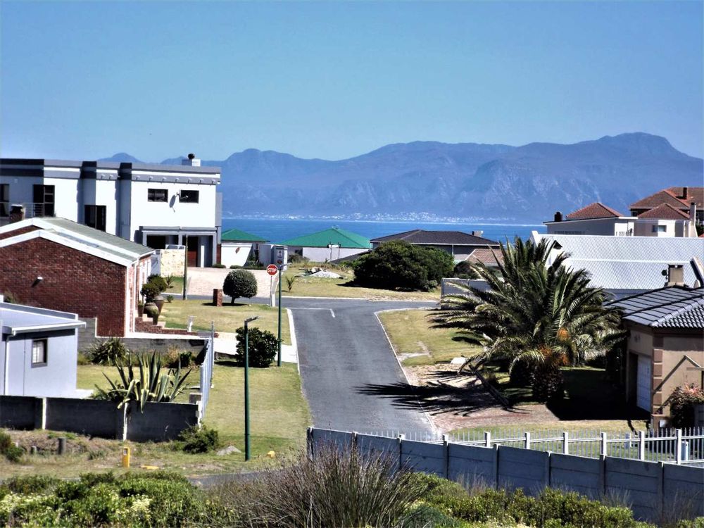 Same as previous 2 photos; now zoomed in a bit more.