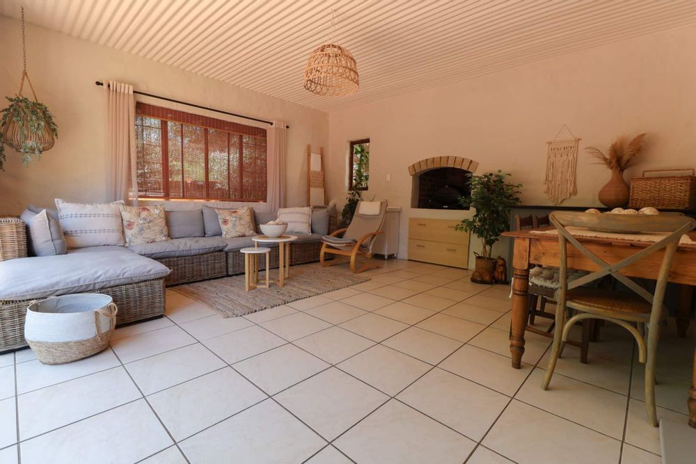 Braai room with space for gas braai