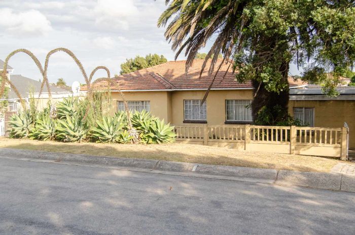 For Sale: House in Westering with flatlet potential, braai area, and garage.