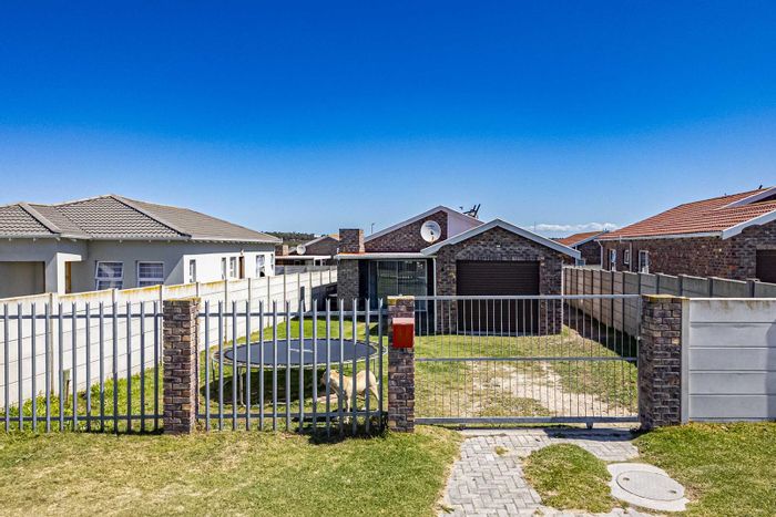 For Sale: House in Parsons Ridge with garden, garage, and spacious living areas.