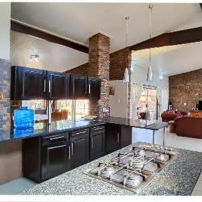 Terenure House For Sale: 4 bedrooms, pool, flatlet, ample parking, spacious living.