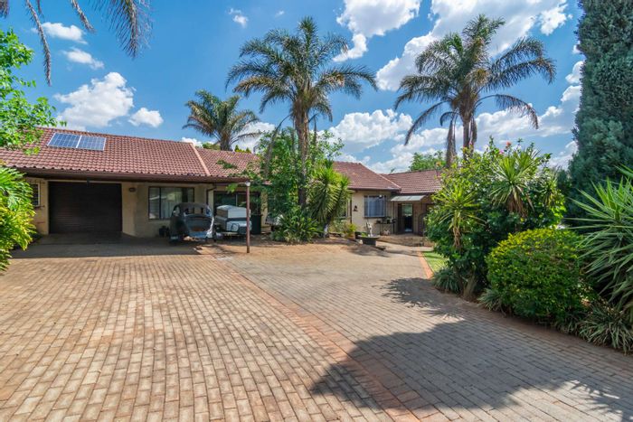 Spacious Breaunanda house with gardens, office, and ample parking for sale.