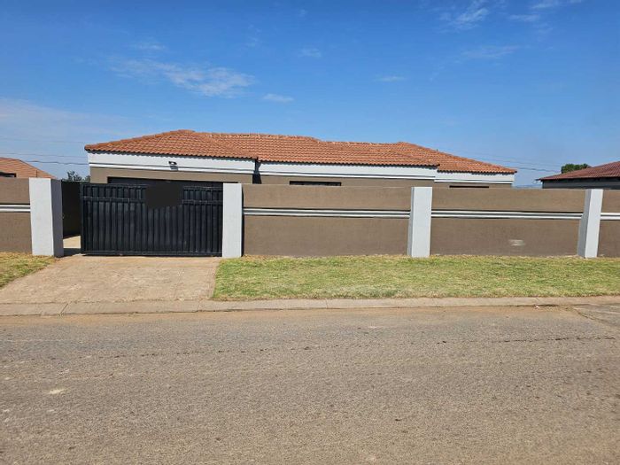 For Sale: House in Spruit View with 3 bedrooms, double garage, and walled security.