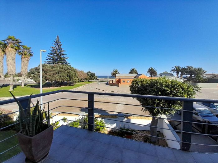 Vineta House For Sale: 5 bedrooms, outdoor BBQ, sea view balcony, secure.