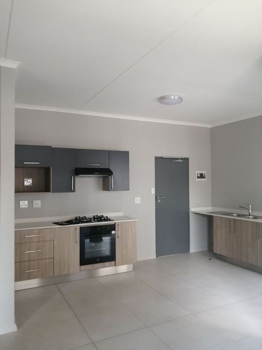 1-Bedroom Apartment To Rent in Midridge Park, near San Ridge Shopping Centre.