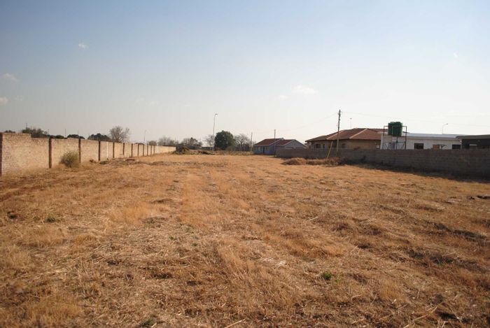 Vacant Land Residential in Kookrus, For Sale, 1004 m² with services available.
