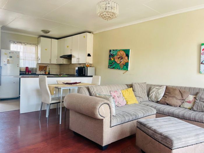 3-bedroom apartment in Weltevreden to rent, includes pool, parking, and amenities.