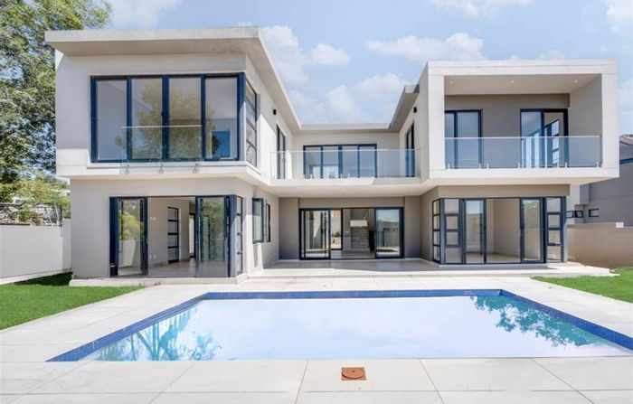Bryanston East House For Sale: 5 en-suite bedrooms, pool, gourmet kitchen, panoramic views.