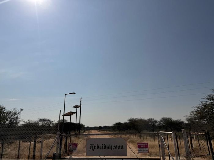 For Sale: 27ha Small Holding in Okahandja Central with borehole and gravel dam.