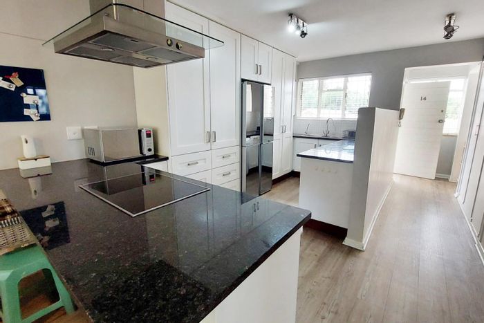 Furnished 2-bedroom apartment in Parkmore with pool, parking, and views. To Rent.