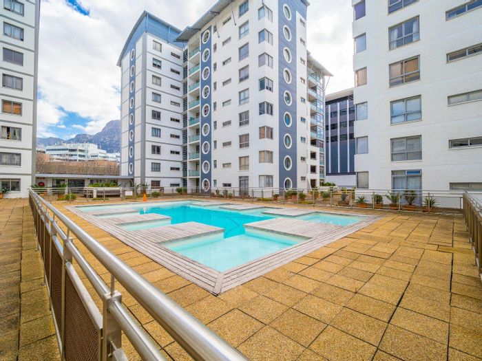 Modern Claremont Upper Apartment for Sale: Secure, Spacious, Ideal for Investors!