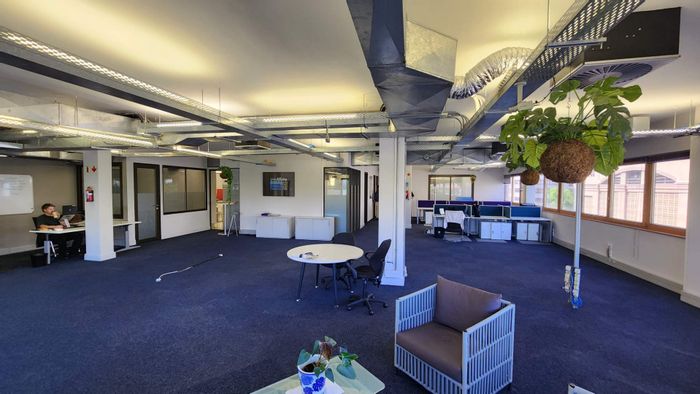 Office to rent in Cape Town City Centre, 622m2, parking, backup generator.