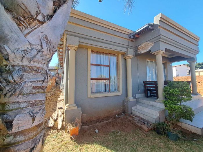 Eersterust House For Sale: 3 Bedrooms, Open Plan Living, Double Carport, Convenient Location.