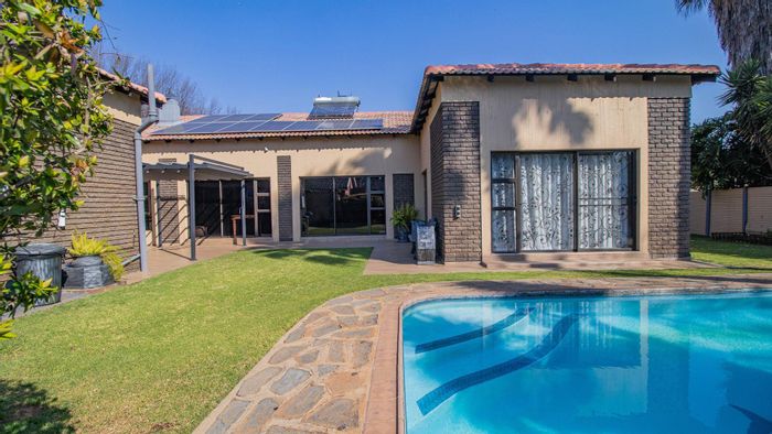 Vanderbijlpark Central House For Sale: 3 beds, pool, flatlet, off-grid living.