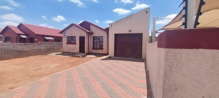 Property #2222195, House for sale in Roodekop