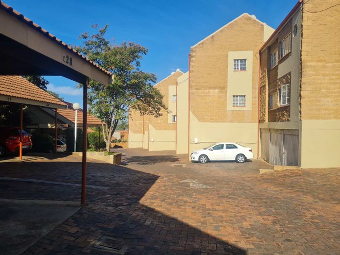 Property #2222818, Townhouse for sale in Zwartkop Ext 7