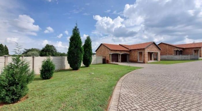 To Rent: Townhouse in Kookrus with 3 bedrooms, garden, and double garage.