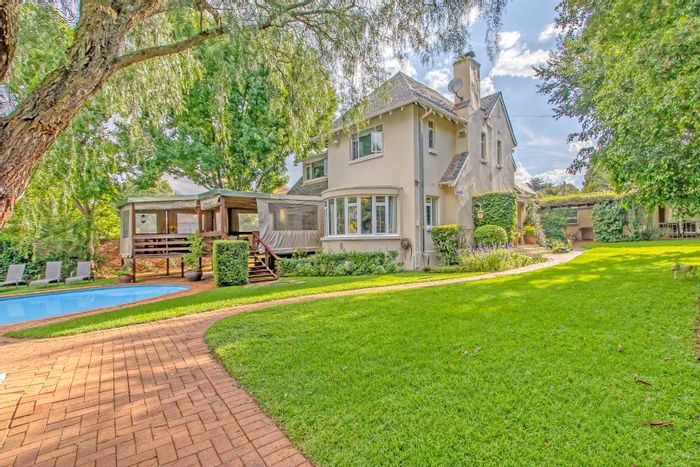 Greenside House For Sale: Pool, cottage, solar power, and spacious garden.