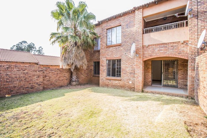 Property #1974121, Townhouse Rental Monthly in Mooikloof Ridge