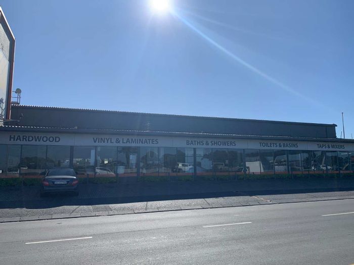 Mixed Use Showroom and Office Space To Rent in Paarden Eiland, 710.23 m².
