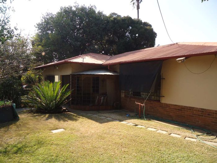 Booysens House For Sale: 3 Bedrooms, Borehole, Near High School, Ample Parking