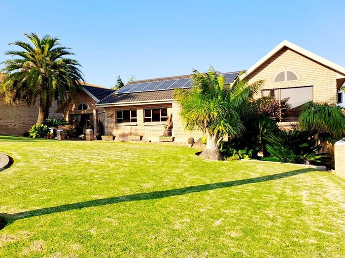 House To Rent in Hartenbos Heuwels: 3 beds, flatlet, indoor braai, sea views.