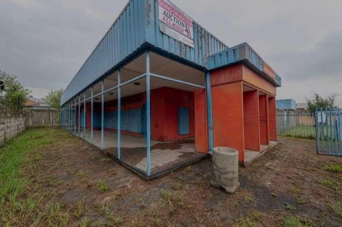 Mixed Use Stand For Sale in Verwoerdpark - Ideal for Offices or Retail.