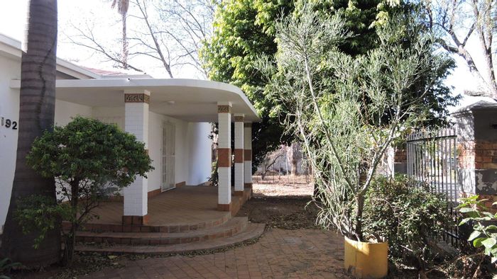 Spacious Colbyn house to rent, featuring 4 bedrooms, study, and large yard.