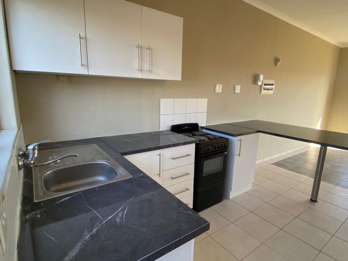 For Sale: Otjomuise Apartment with 2 Bedrooms, near police station, 3rd floor.